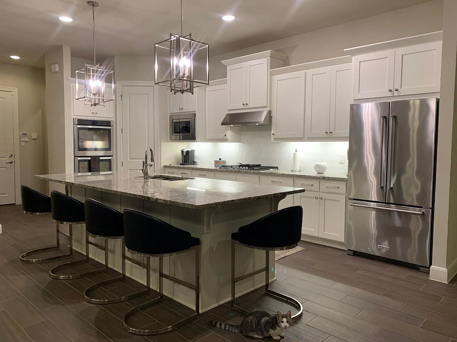 4 bed, 3397 sqft, $6,000 — Photo 3