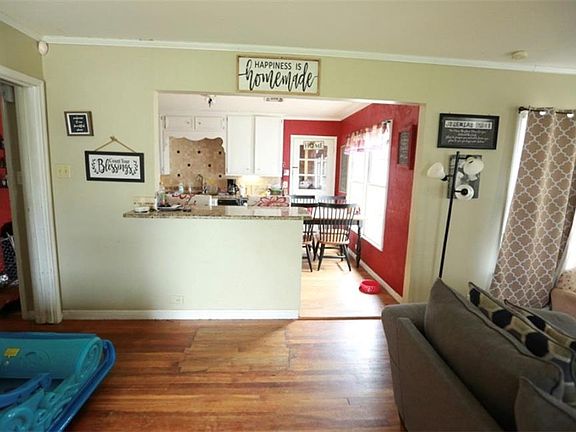 3rd image of 3909 Fort Ave