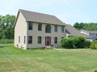 1449 Fox Hollow Rd, Niskayuna, NY 12309