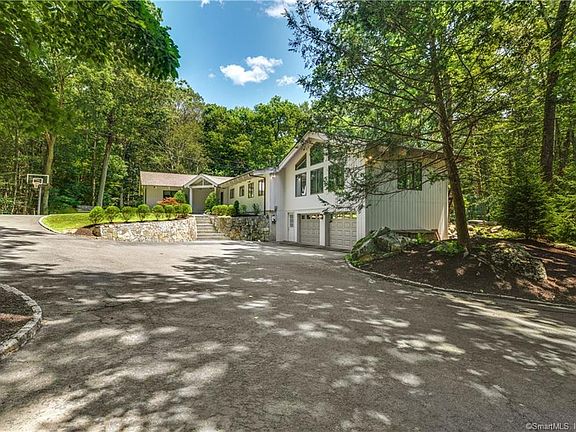3rd image of 79 Llewellyn Dr