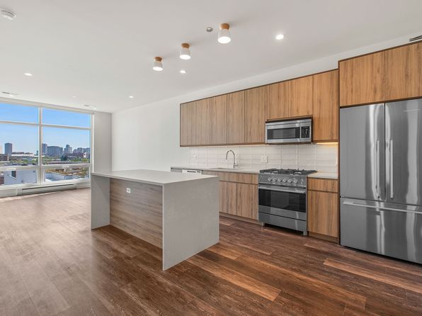1122 W Chicago Ave #606