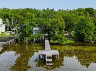 704 Canal Cove Rd, Lake Waccamaw, NC 28450