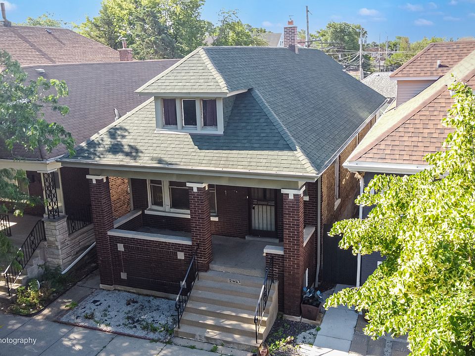 1st image of 2647 W 69th St