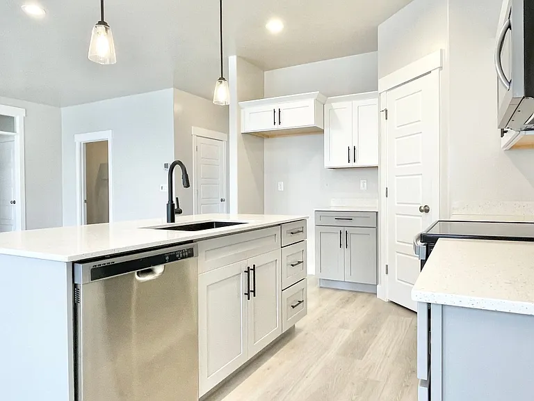 1572 N 3950 W — Photo 11