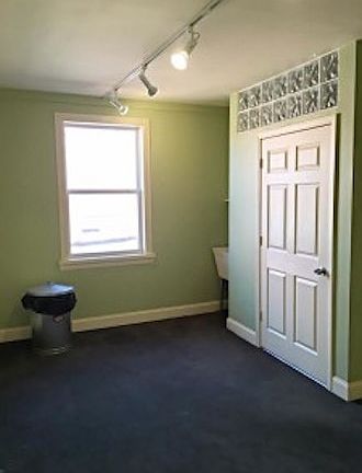 4th image of 215 W 18th St