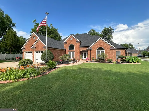 100 Elysee Ct, Centerville, GA 31028