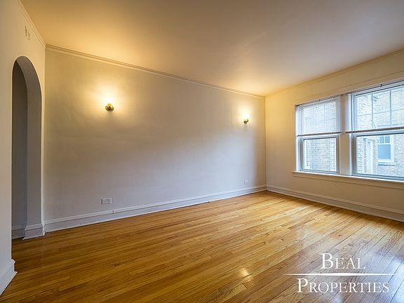 2nd image of 2102 W Ainslie St #W2