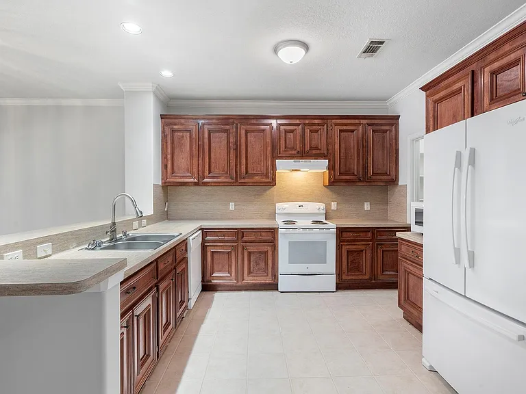 1310 E James St #18 — Photo 7
