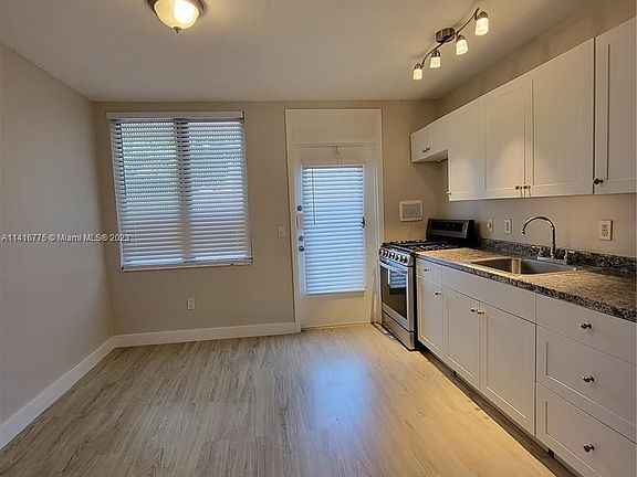 3rd image of 441 Collins Ave APT 10