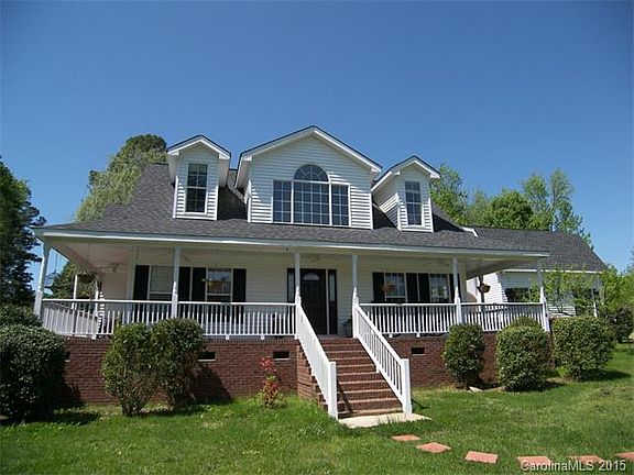 2nd image of 2918 Summer Ln