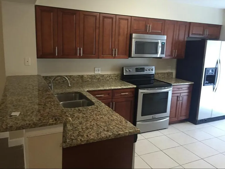 3651 N Goldenrod Rd #B106 — Photo 9