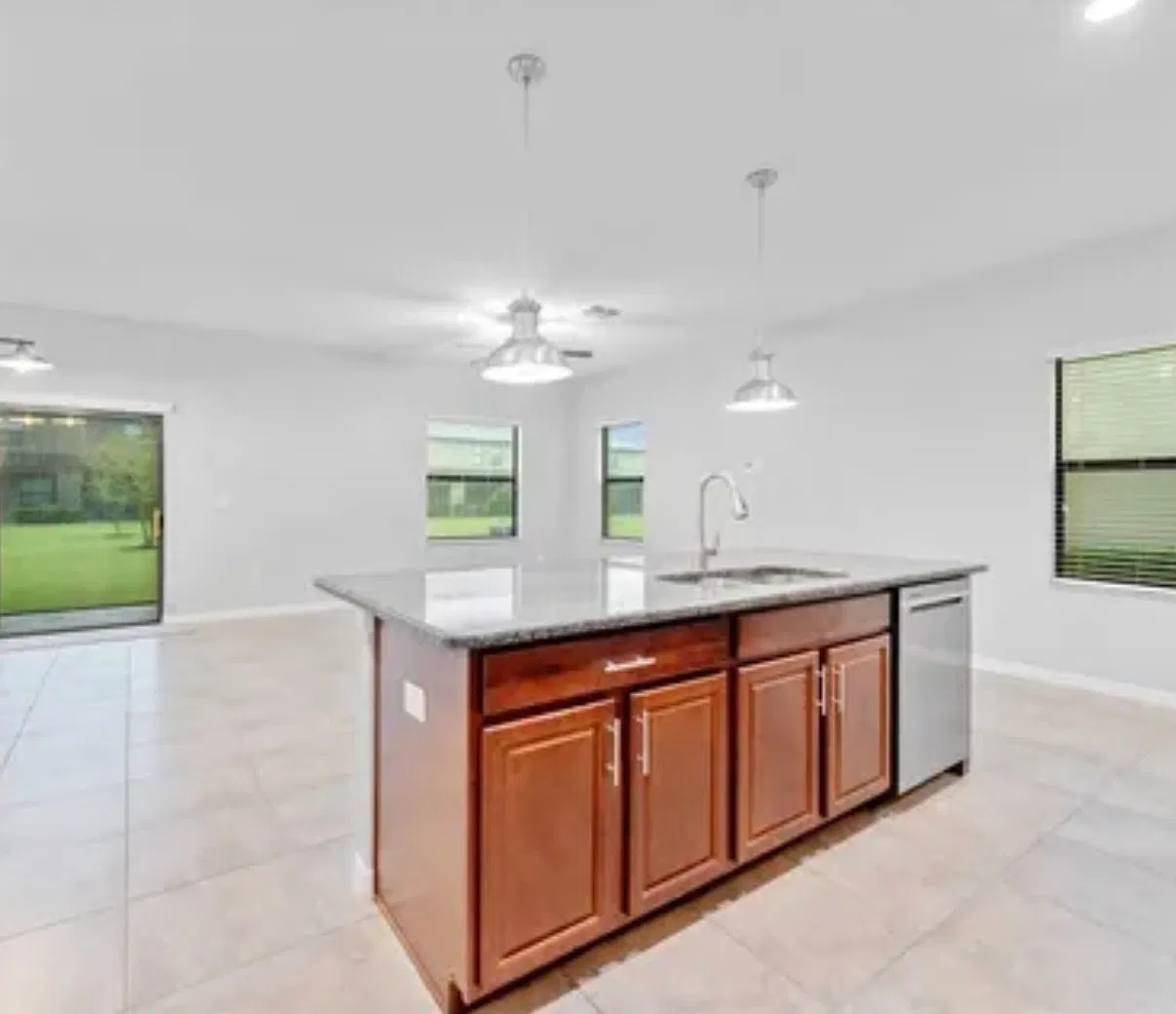 3 bed, 2.5 bath, 1851 sqft, $2,900 — Photo 4