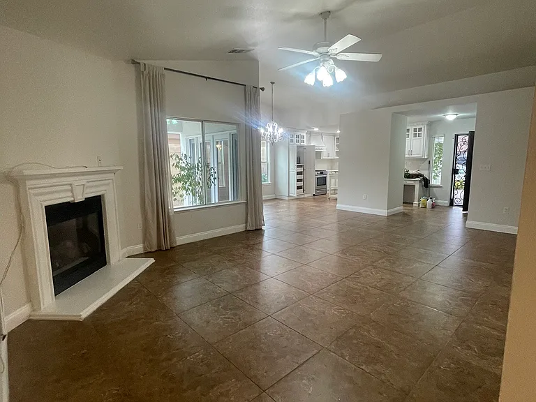2419 Campania Dr — Photo 4