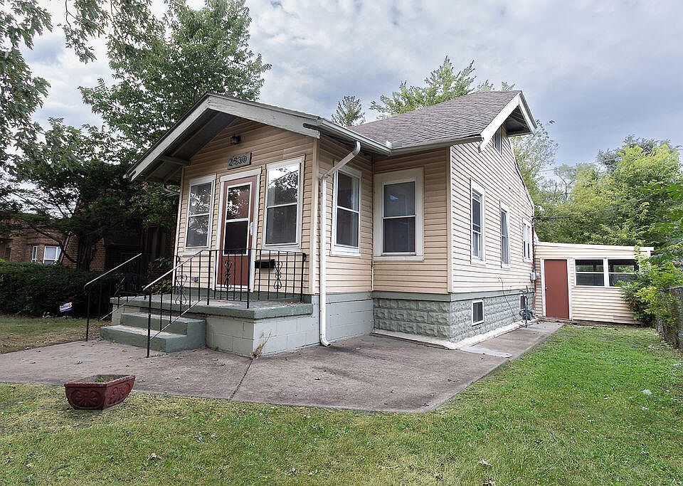 1st image of 2530 W 12th Ave
