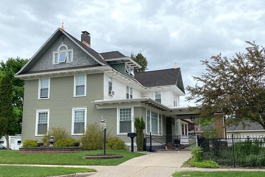 1st image of 520 W B St