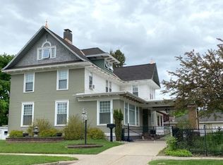 520 W B St, Iron Mountain, MI 49801