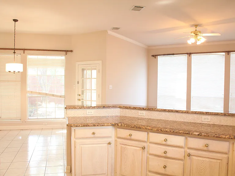 8605 Berwick Dr — Photo 3