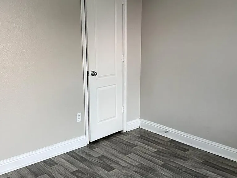12011 Madison Oak St — Photo 10