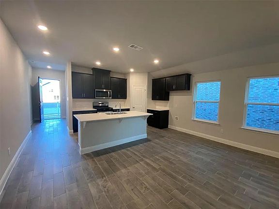 5th image of 205 Portina Dr