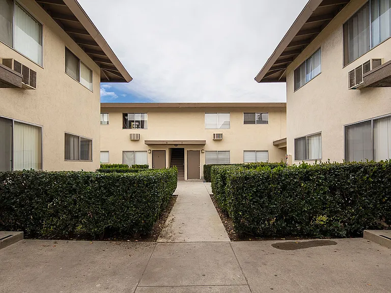 Lanai Village Apartments — Photo 16