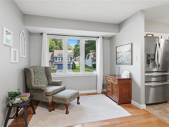 5th image of 106 SE Williamsburg Dr