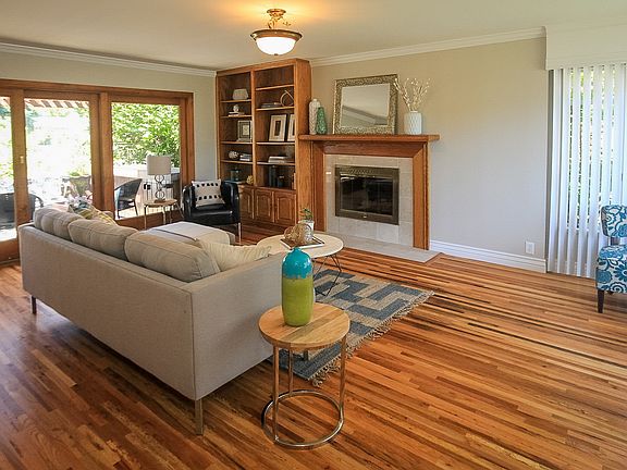 2nd image of 2041 E Twin View Dr