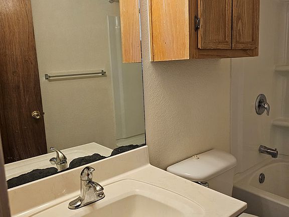 5th image of 1810 Lexington Cir #9