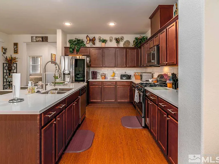 9341 Pond Ct — Photo 4