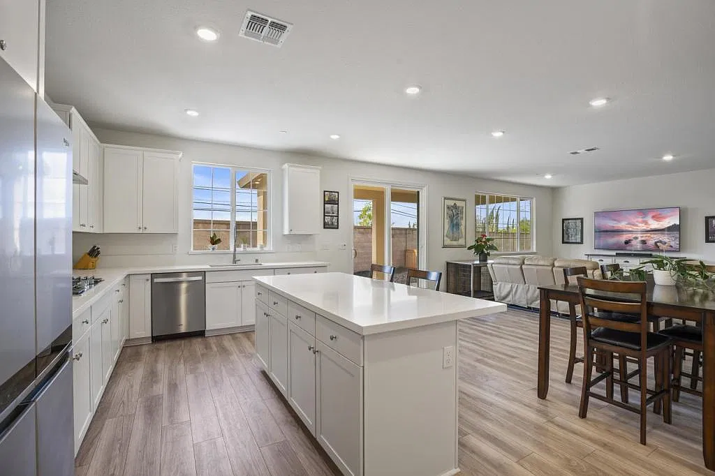 2521 Latour Ct — Photo 2