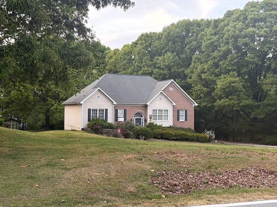 2nd image of 1599 Pinehurst Rd