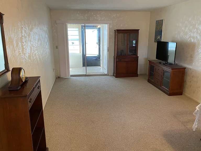655 Park Cir — Photo 9