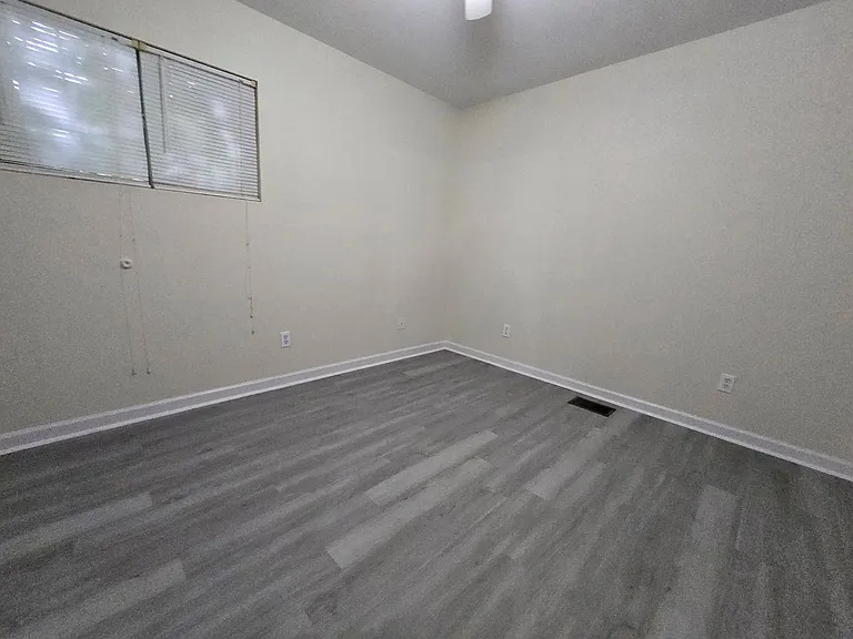 330 Elmo St — Photo 5
