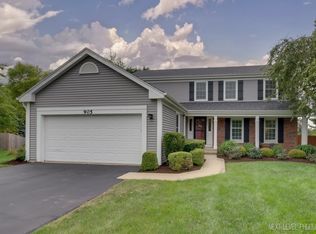 905 Fox Chase Cir, Saint Charles, IL 60174