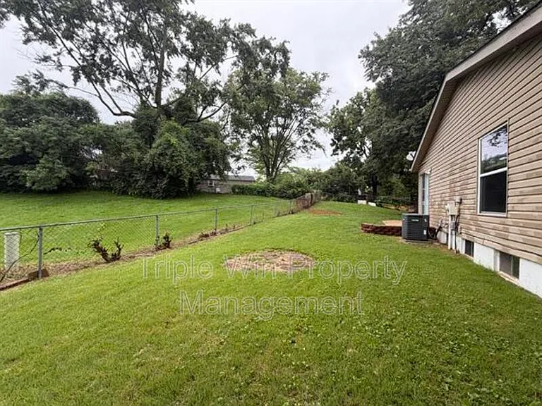 2450 Jenkee Dr — Photo 31