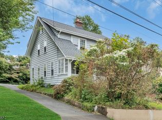 18 New St, Dover, NJ 07801