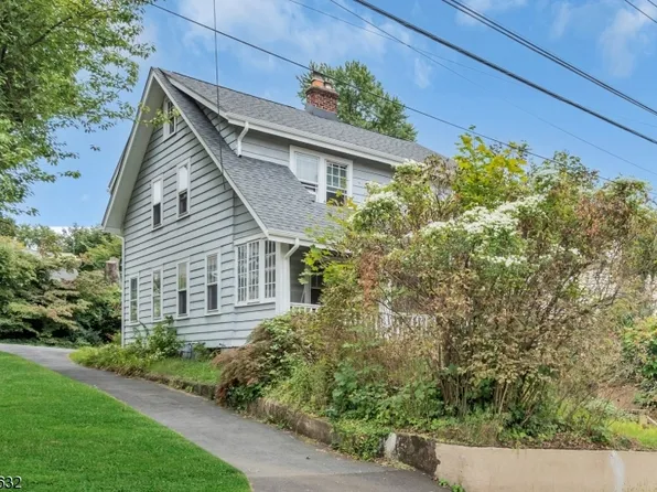 18 New St, Dover Town, NJ 07801