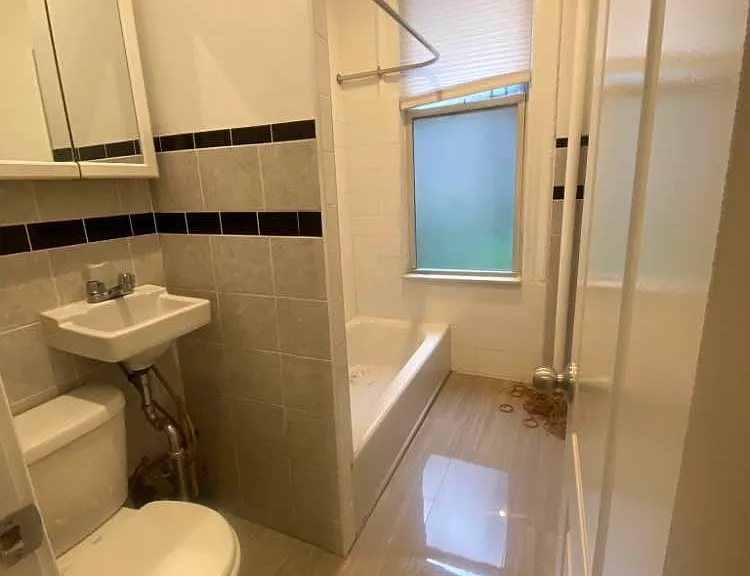 1072 Lorimer St #1 — Photo 10