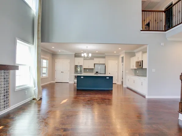 675 Sturdivant Dr, Clarksville, TN 37042