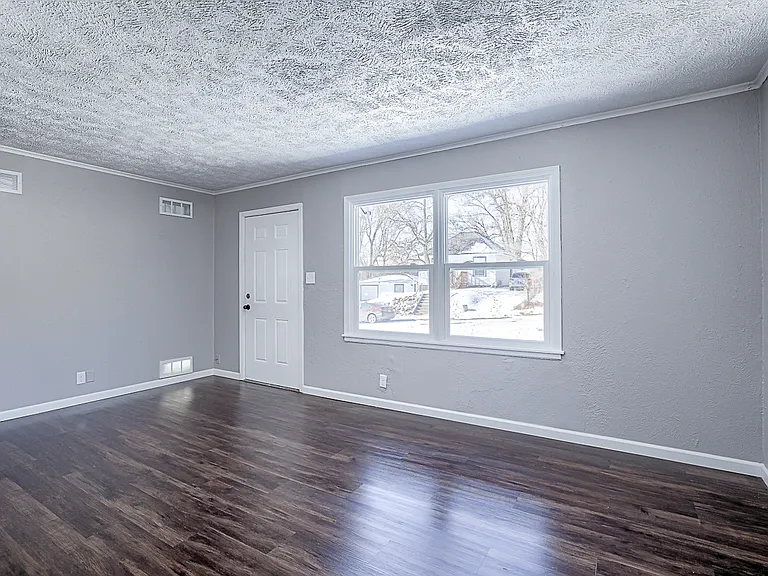 5345 N 33rd Ave — Photo 2
