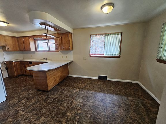 5th image of 360 E Auburndale Ave