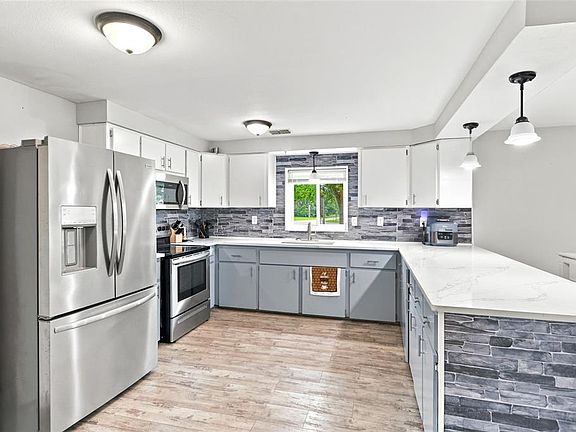 3rd image of 1518 Dickens Rd