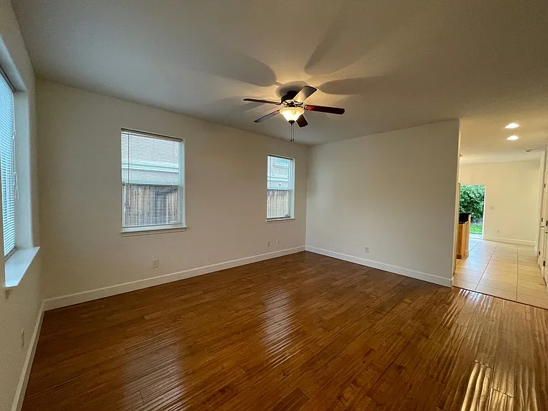 3720 Coastal St — Photo 7