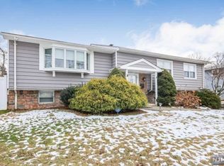 32 Rande Dr, Wayne, NJ 07470