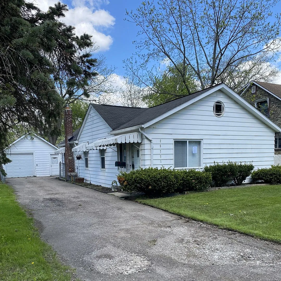 Charming 2-Bedroom Ranch for Lease in Warren — Photo 2