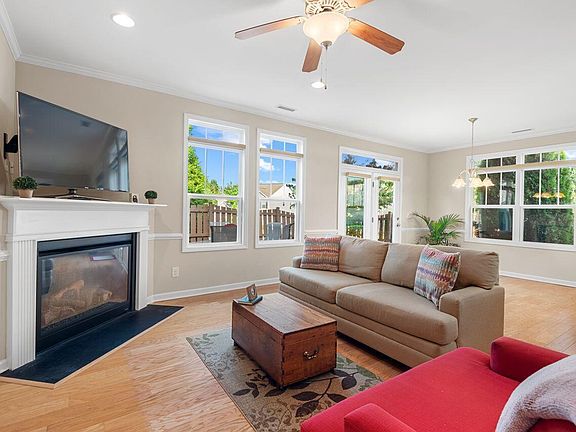 4th image of 113 Pink Dogwood Ln