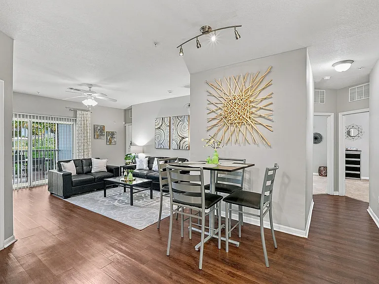 West 10 — Photo 24