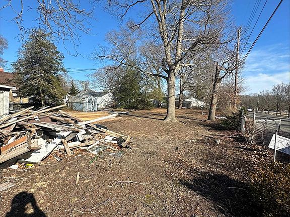 5th image of 205 E Bates Ave