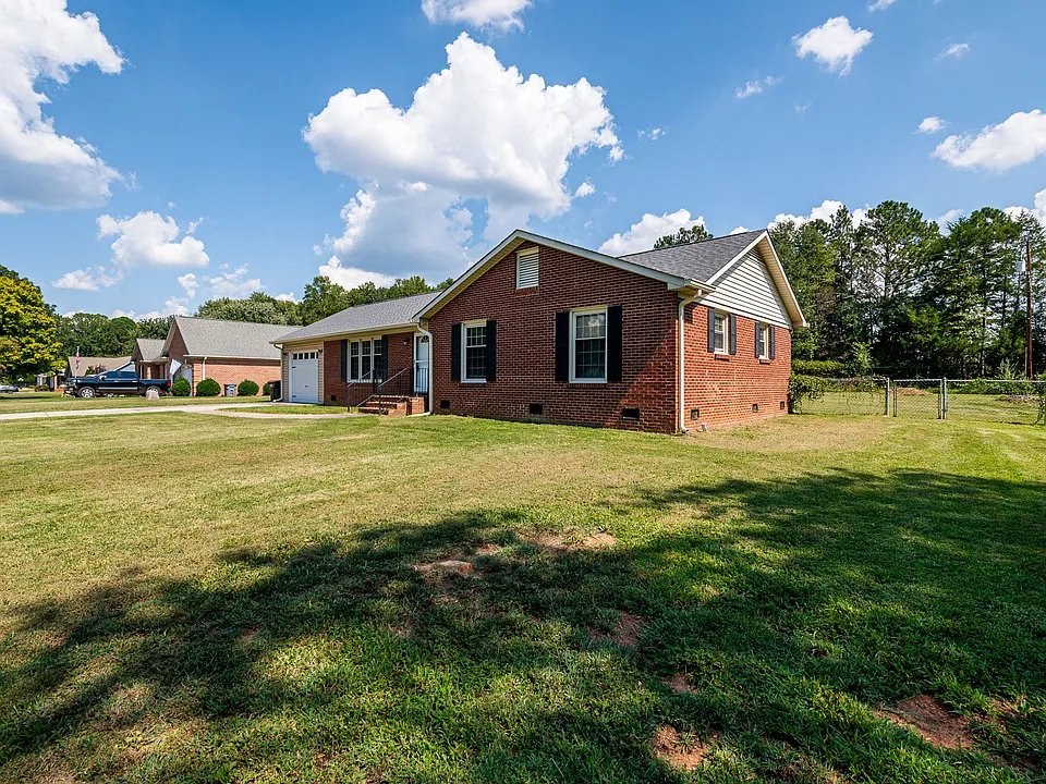 114 Cottonwood Dr