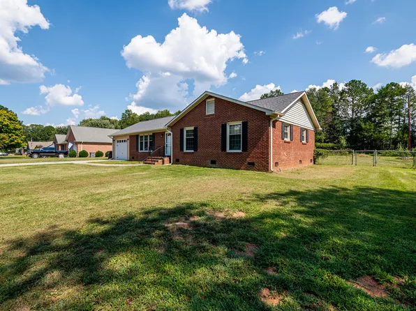 114 Cottonwood Dr, Mount Holly, NC 28120