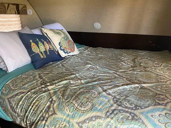 queen size bed